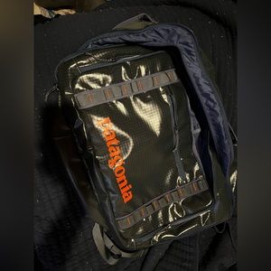 Patagonia 45L MLC black hole